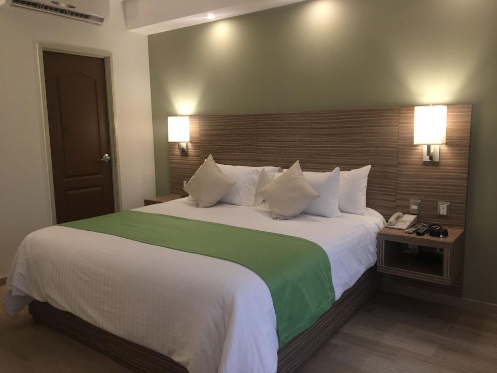 Wyndham Garden Monterrey Valle Real Экстерьер фото