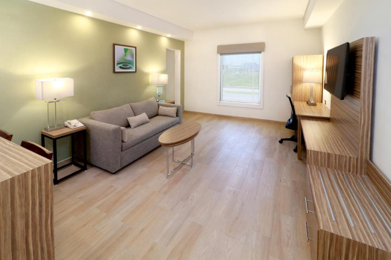 Wyndham Garden Monterrey Valle Real Экстерьер фото