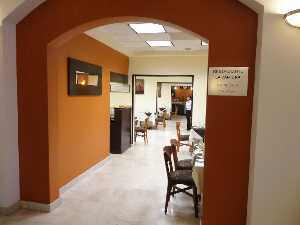 Wyndham Garden Monterrey Valle Real Ресторан фото
